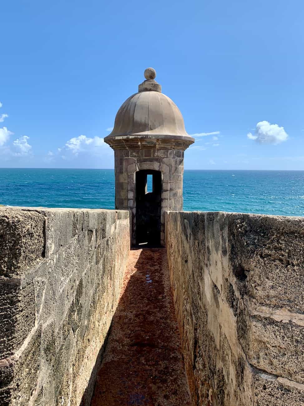 symmetrical view of the garita del diablo puerto rico